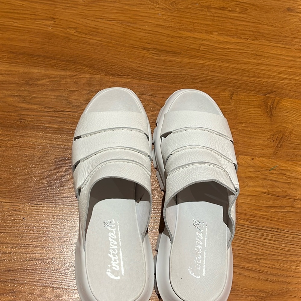 Ladies chunky bottom slippers